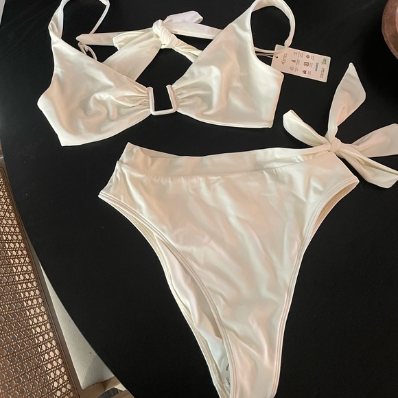 Ivory bikini matching top & bottom - Picture 4 of 6